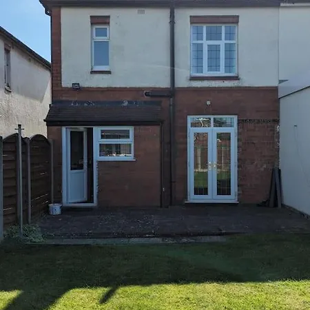 Luxury Home In Nuneaton - Home From Home Exterior photo