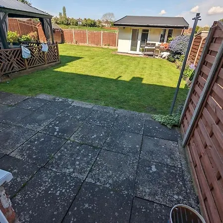Luxury Home In Nuneaton - Home From Home Exterior photo