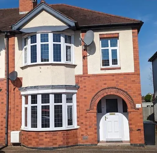 Luxury Home In Nuneaton - Home From Home